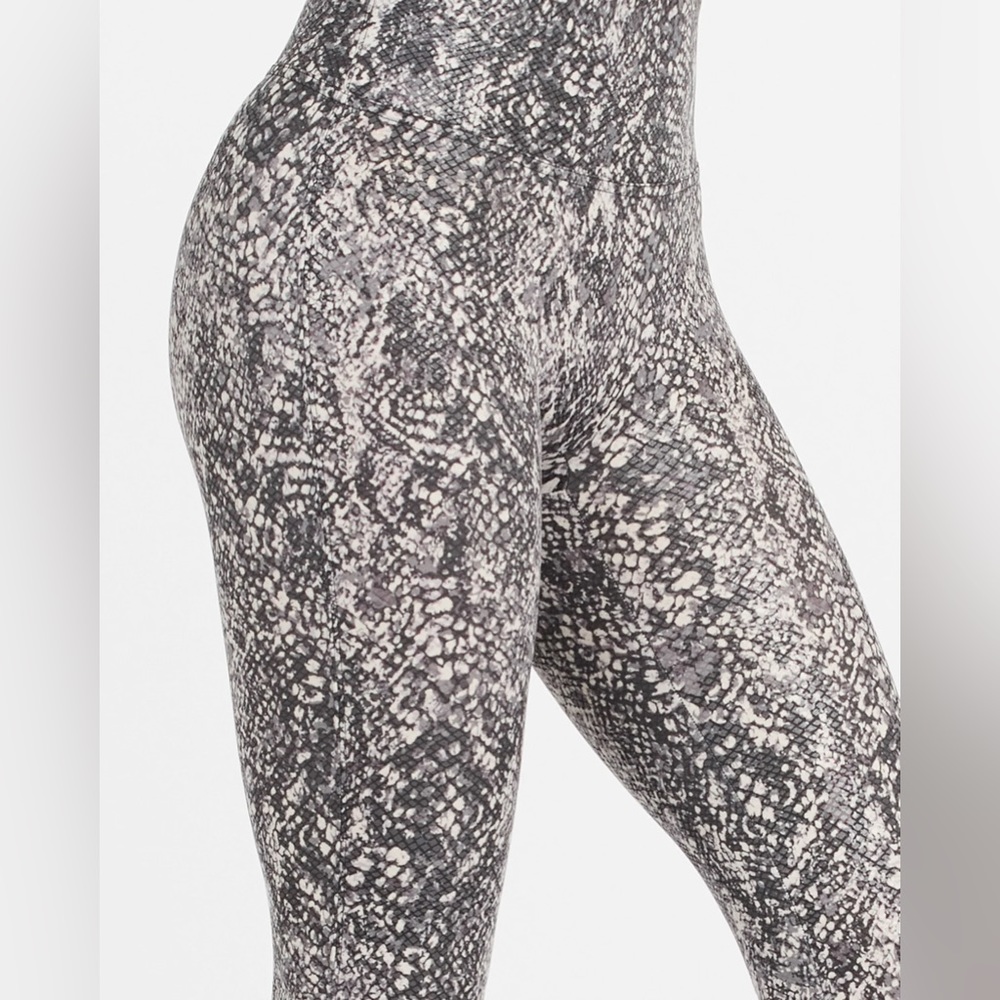 SPANX Faux Leather Snake Shine Leggings women’s size M medium NWT
